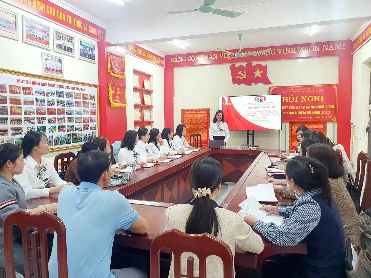 CHI BỘ KHOA HỌC XÃ HỘI VÀ KHOA HỌC TỰ NHIÊN SINH HOẠT CHUYÊN ĐỀ HỌC TẬP, QUÁN TRIỆT NGHỊ QUYẾT 71-NQ/TW